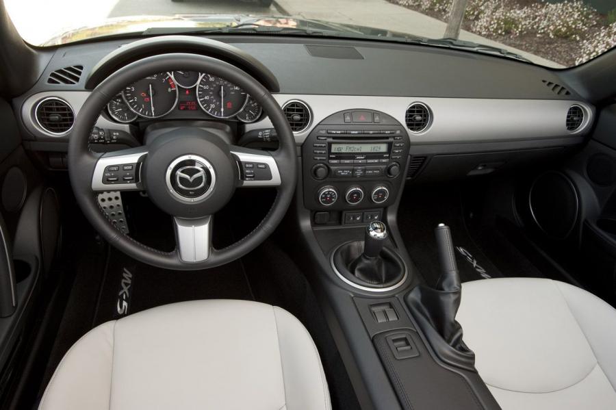  Mazda MX-5 Miata 2012 года  (фото 8 из 22)